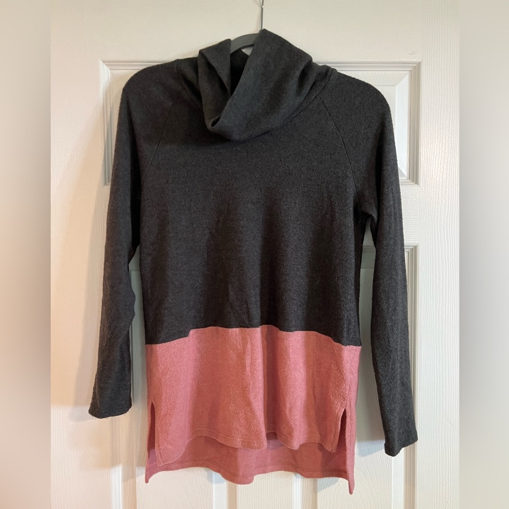 Women’s pink and gray sweater. Size XS; fits like small